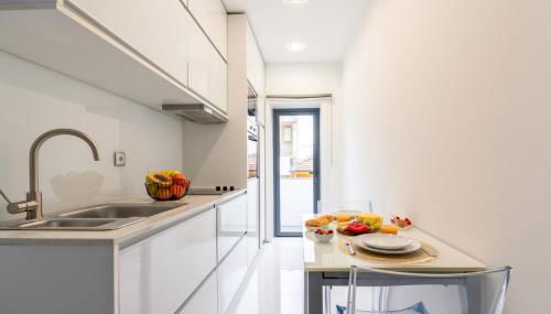 Sleek Apartment with Balcony by HostWise - Foto 3, stove