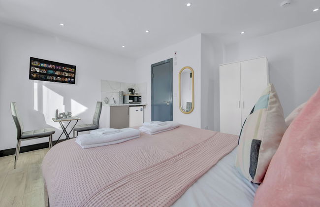 Immaculate 1-bed Studio in Feltham Heathrow London - Foto 4