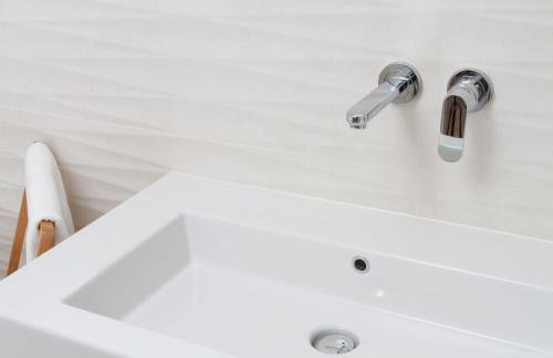 Luxury Poolside Villa - Photo 15