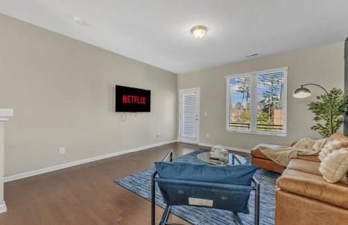 3BR Townhouse King Bed Garage Near NC State - Foto 24