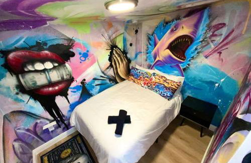 Cozy & Colorful Miami Art Canvas w/HotTub & Murals - Foto 1