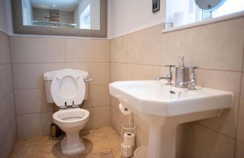 Country Crabtree Bungalow with large wild garden - Photo 43