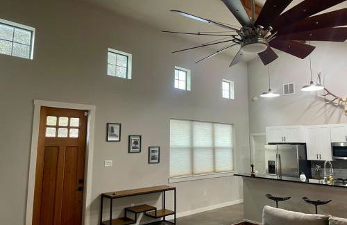 Secluded Hill Country Getaway with Spa and Sauna - Foto 19