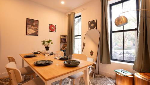 Modern 2BR plus Basement Brooklyn Stay and Backyard - Foto 1