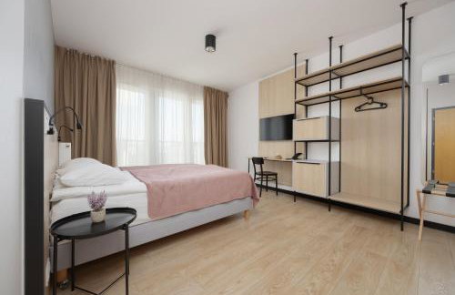 Bright Apartments with Air Conditioning, close to the Metro Station and PGE National by Noclegi Renters - Foto 1