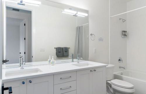 Elegant 3-Story House with Private Backyard in WA - Photo 31