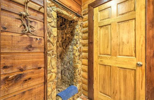 Log Cabin Sanctuary in Inverness with Furnished Deck - Foto 18