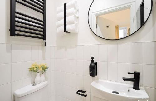 Herringbone at The Heim - Photo 29