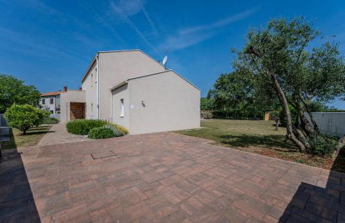 Awesome Home In Brtonigla With Sauna - Photo 19