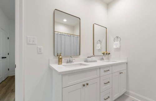 New Champion Cottage - 2BR Retreat Near Sportsplex - Foto 34