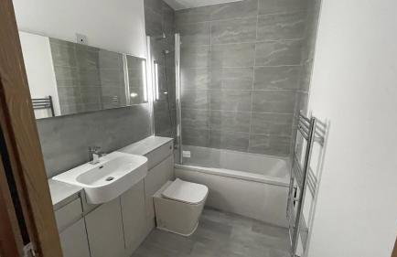 Exquisite Riverside Living in a Stunning Flat - Foto 15