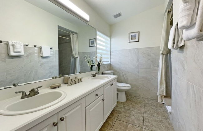 Greatest Grove 4 Bedroom Home by RedAwning - Photo 15