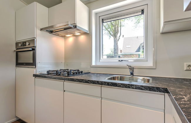 Lovely Holiday Home in Kaatsheuvel With Bubble Bath - Photo 16