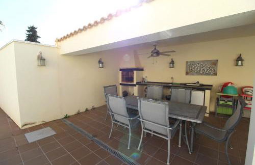 4 Bedroom Family Villa with Private Pool in Villa Martin - Foto 48