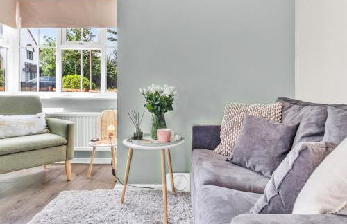 Wheatley House - Great Location - Free Parking, Self-Check-In, Fast Wifi and Smart TVs by Yoko Property - Foto 16