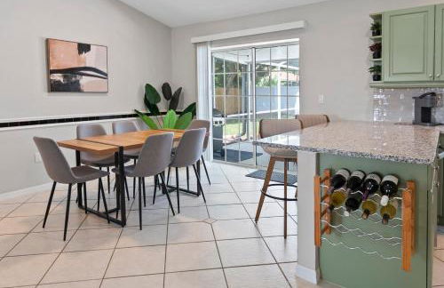 Relaxing 3BR Heated Pool & Hot Tub Retreat - Foto 16