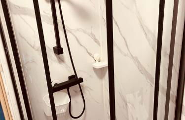 Spacious 5 Bedroom Home in Central Kidderminster with Private Parking and Electric Vehicle Facilities, Easy Access to Birmingham and Nearby Towns - Foto 48