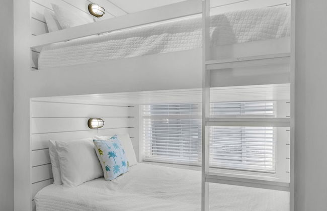 4BR Home, Private Pool, Steps From Beach, Minutes to Top Attractions - Foto 3