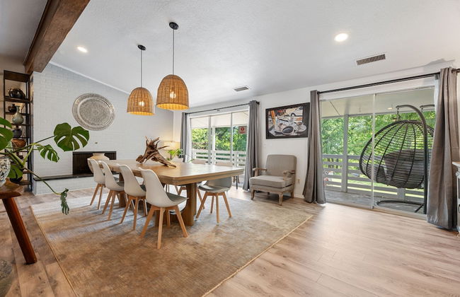 Spacious Family Home w Pool Hot Tub Large Yard - Photo 12