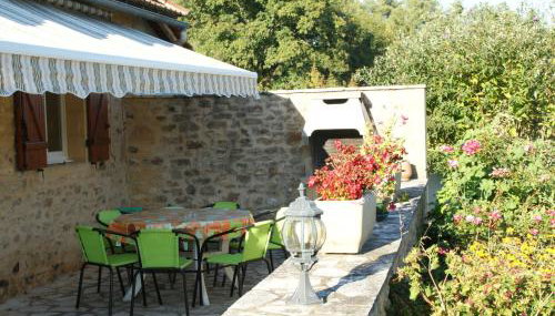 Holiday home with pool, enclosed garden - Photo 5
