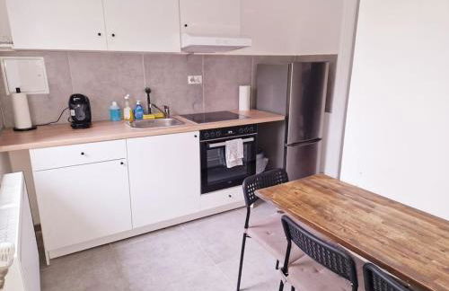 City Apartment - Photo 8