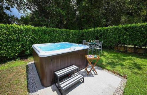 Beautiful Villa surrounded by Greenery with Swimming Pool - Photo 3