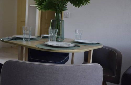 Élégant T2 à Bron, Tramway à 2min, Box Parking, 4Personnes - Foto 17