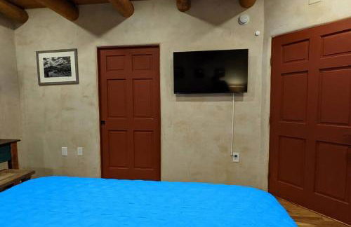 Enchanted Casita with Private Outdoor Hot Tub and Patio, Near Santa Fe Plaza, Sleeps 4 with free parking - Foto 40