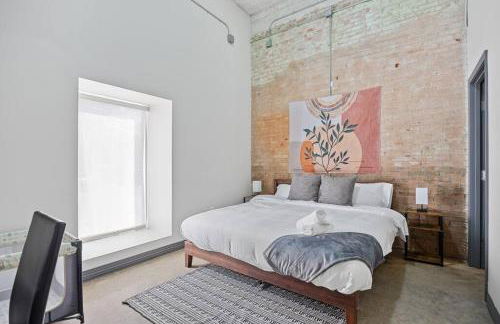 Stunning Downtown Apartment with Pool, Laundry, Parking - Foto 10