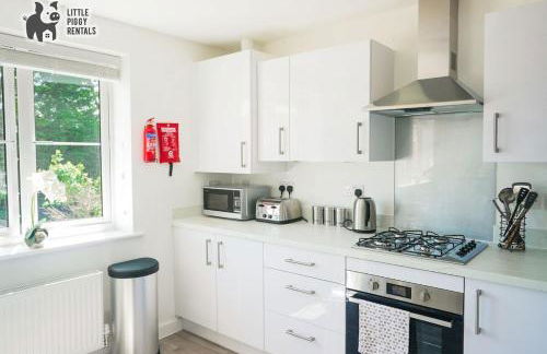 Central 2 Bedroom Flat with 2 Parking Spaces, Quiet and Modern Stay - Foto 14