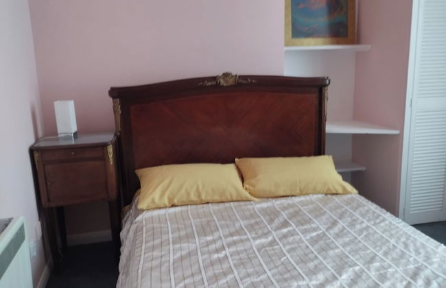 Golden Tides Seaside Retreat in Saint Leonards - Photo 3