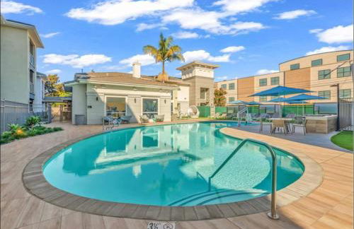 Spacious,2Queen beds, free parking, pool&gym and central location - Foto 9