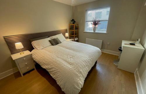 Central 1BR Flat for up to 4 - Lift Access - Photo 10