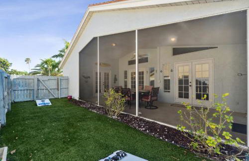 Charming Heated Pool Home - 3 miles to the Beach, Pet and Family Friendly -Available Year Round! - Photo 37