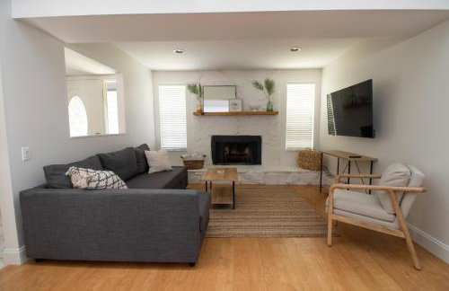 Game Room, near Navy Base, Hannah Park and Beach! - Foto 10