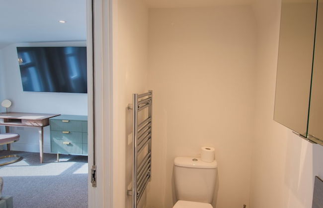 2 Bedroom Flats in Covent Garden - Photo 28