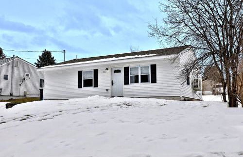 Rutland's Hidden Gem: 2 Br/1ba Renovated Home Close To Everything 2 Bedroom Home - Foto 41