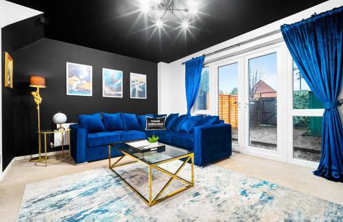 Stylish Manchester 4 Bed House with Garden - 4 Doubles Beds & 1 Single Bed - Sleeps 9 - Salford - FREE PARKING - SMART TVs in every bedroom - FREE NETFLIX - 6 min to City Centre, Close to Trafford Centre, Etihad Stadium, Manchester Arena, Clubs & more - Foto 24