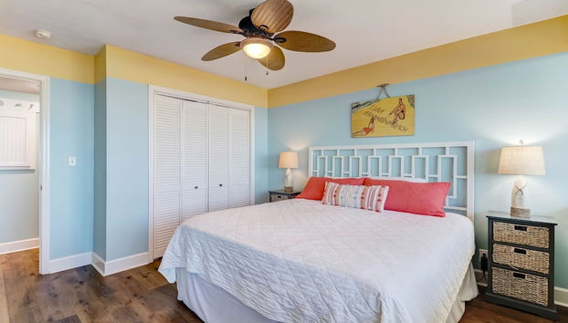 Beach Style Condo Includes Google Mini Home And Beach Access 2 Bedroom Condo by RedAwning - Foto 3, Habitación