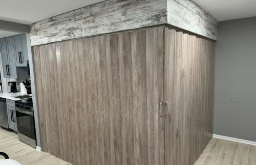 Convenient Mid and Extended Stay Near Airport - Foto 33