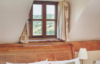 Luxury Spacious Country Home w/ Mountain Views - Photo 9