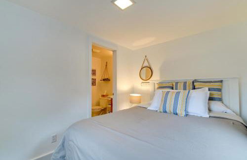 Lake George Waterfront Cabin with On-Site Marina! - Foto 11