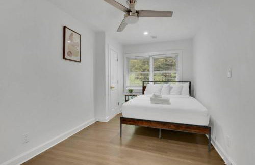 Luxury 7BR Buckhead Oasis w Pool Gameroom Firepit - Foto 57