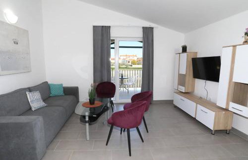 Apolo Apartments - Pool & Garden Retreat - Foto 3