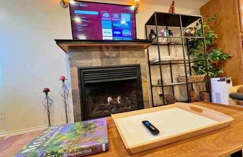 The Banksy-Free Parking -4 bedroom w King bed- Firepit Rooftop near United Center - Foto 32