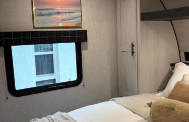 Modern Luxury RV Retreat, Your Cozy Tiny Home - Foto 53