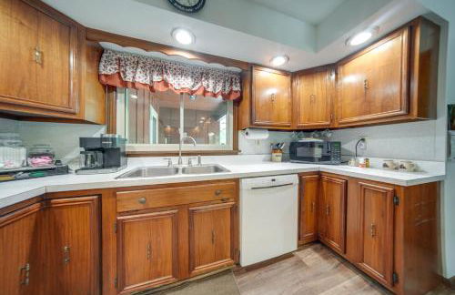 Lake Erie Getaway with Private Pool and Yard! - Foto 10