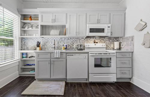 Cozy Downtown Seneca Bungalow - Foto 7