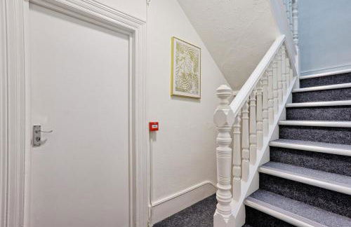 Large 5-Bedroom Home, Perfect for Long Stays & Team Accommodation - Foto 67