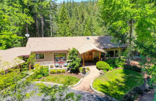 Lux, designer 8-acre retreat with private creek - Foto 1